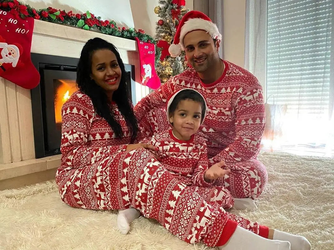 Mommy and Me Clothes 2023 New Christmas Pajamas Set for Family Soft Cute Sleepwear Adults Kids 2 Pieces Suit Xmas Look Outfits